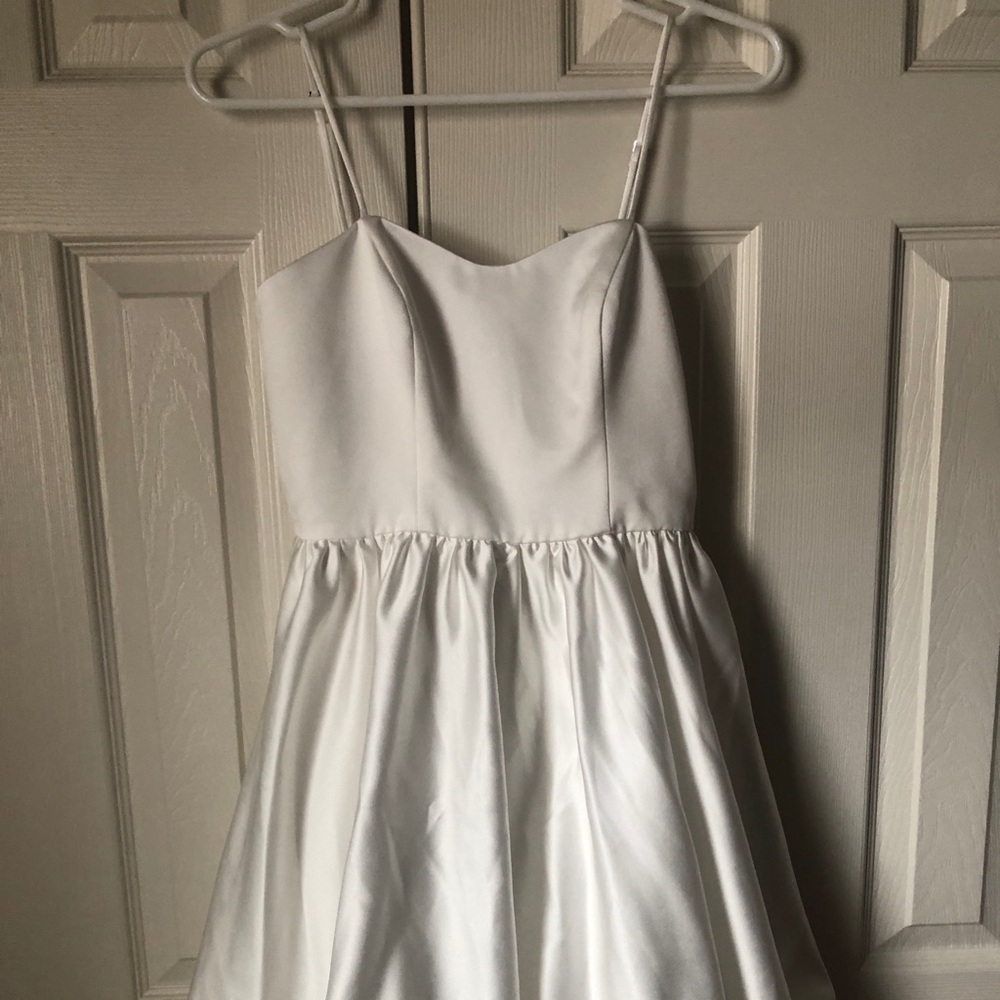 Jules & Cleo!  Size 0, GORGEOUS WHITE BUBLE DRESS! Perfect for a little Princess